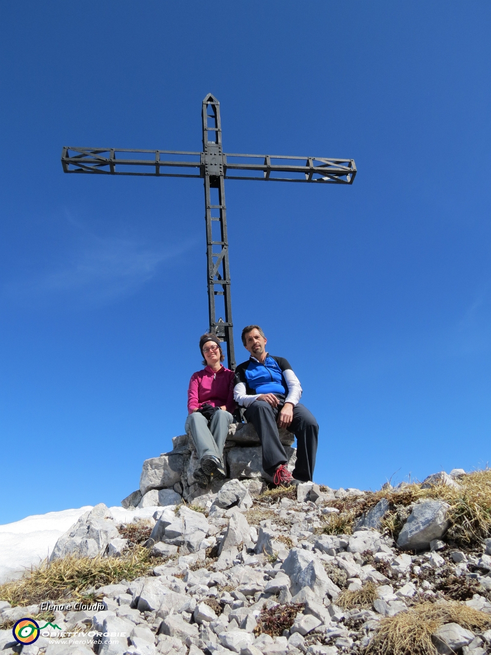 20 In vetta alla Corna Piana mt.2302.JPG